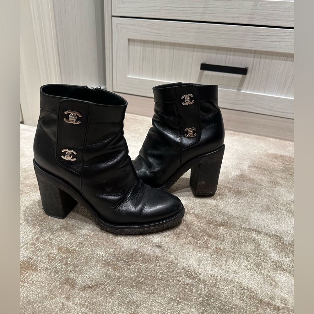 Chanel Boots black